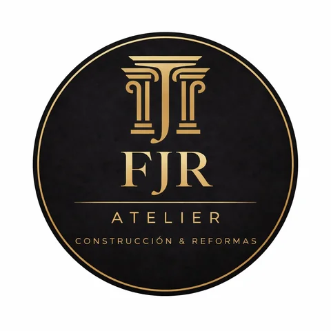 Logotipo de FJR Atelier, columnas doradas sobre fondo negro